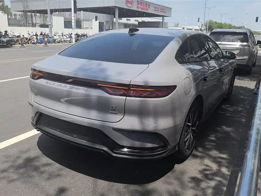 Han DM-i Smart Drive 125 KM Honored