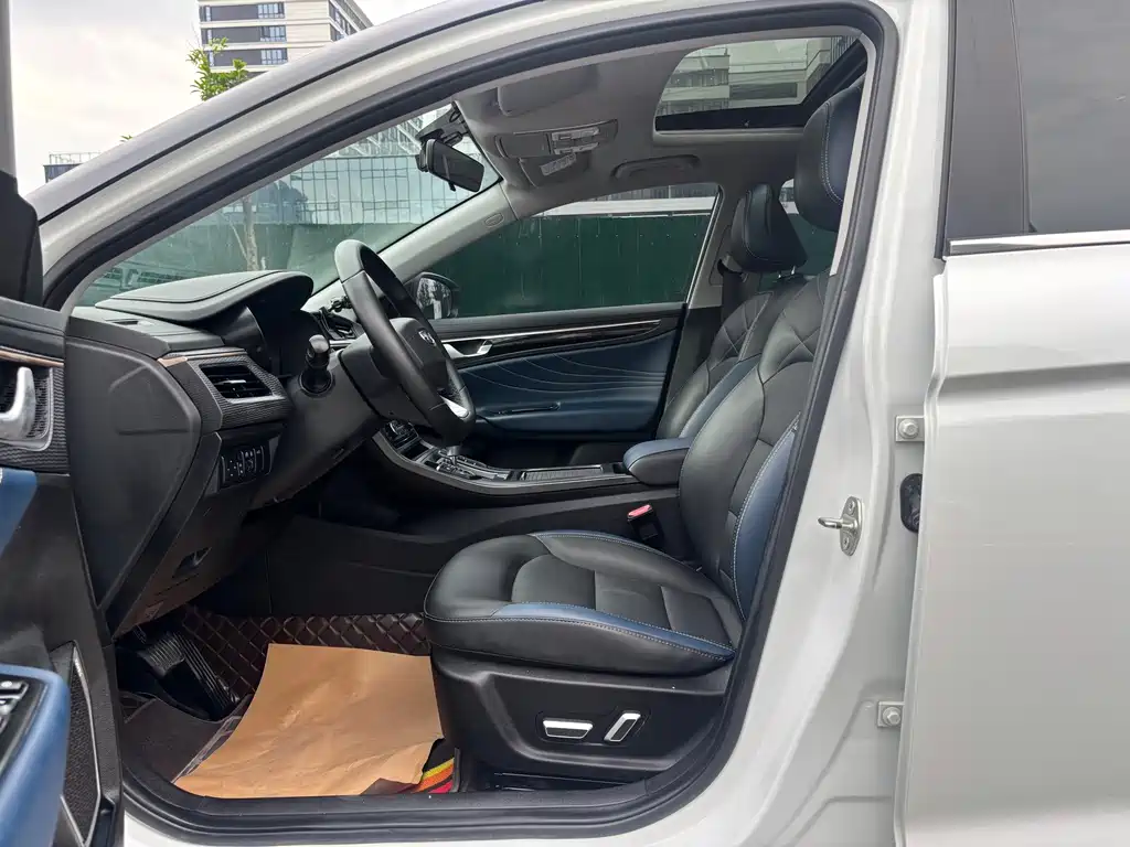 Emgrand GL UP 1.4 T CVT Leading Shine