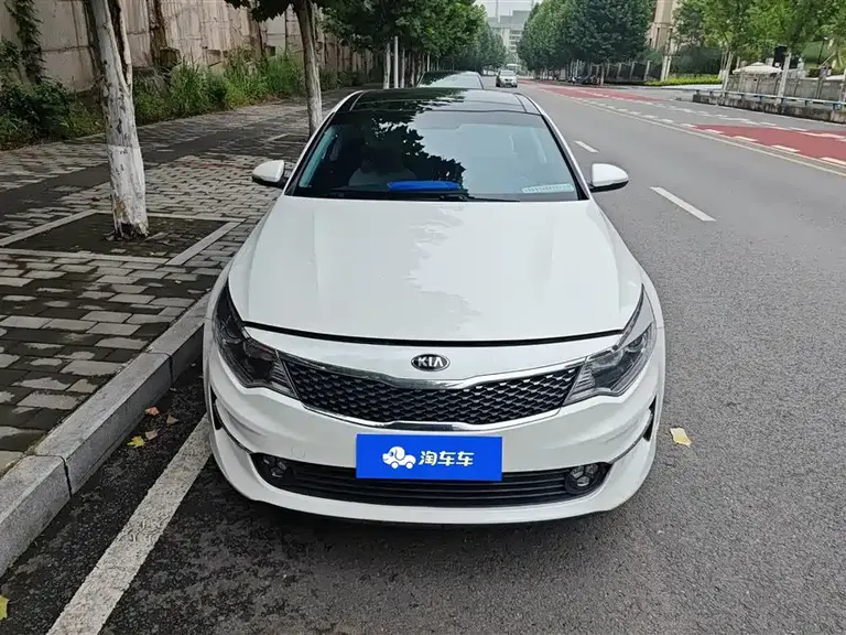 Kia K5 2.0 L Auto 15 Anniversary Special Edition LUX