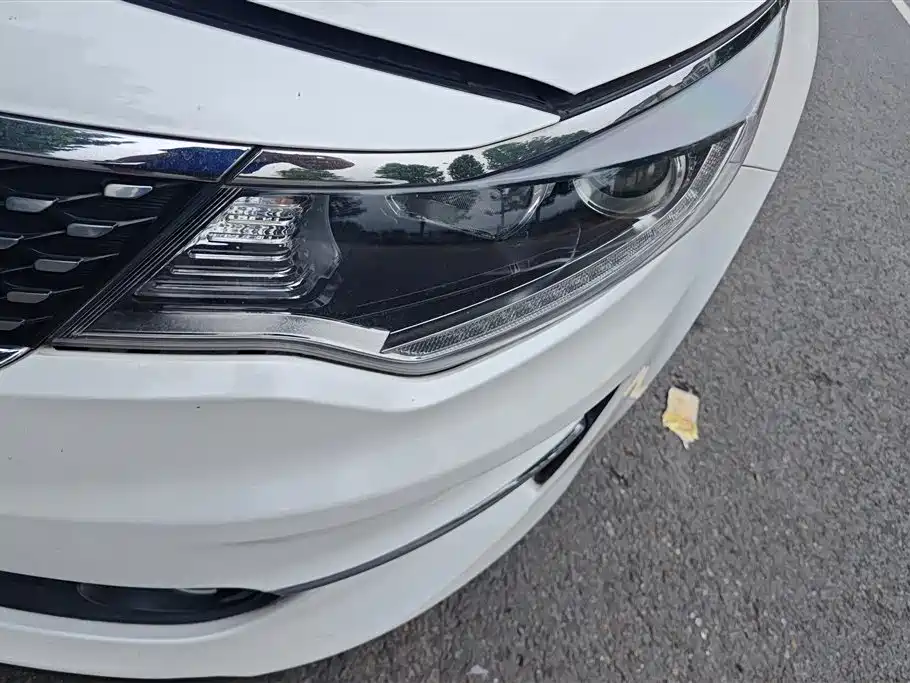 Kia K5 2.0 L Auto 15 Anniversary Special Edition LUX