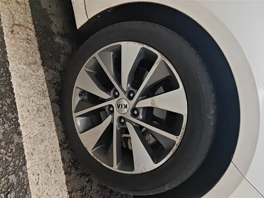 Kia K5 2.0 L Auto 15 Anniversary Special Edition LUX