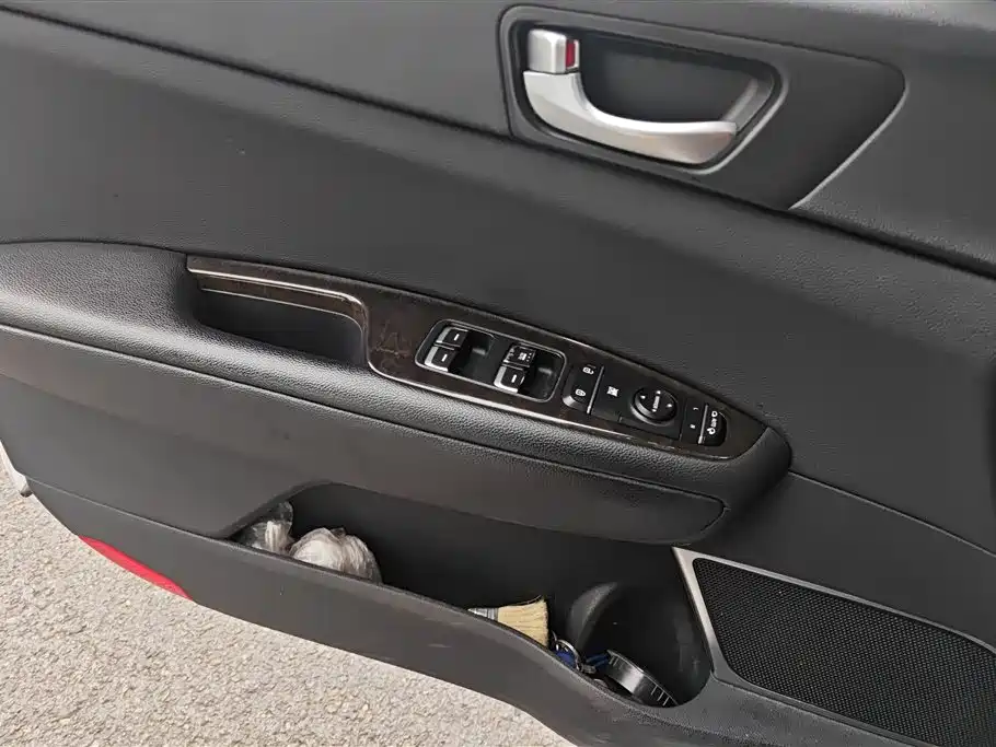 Kia K5 2.0 L Auto 15 Anniversary Special Edition LUX