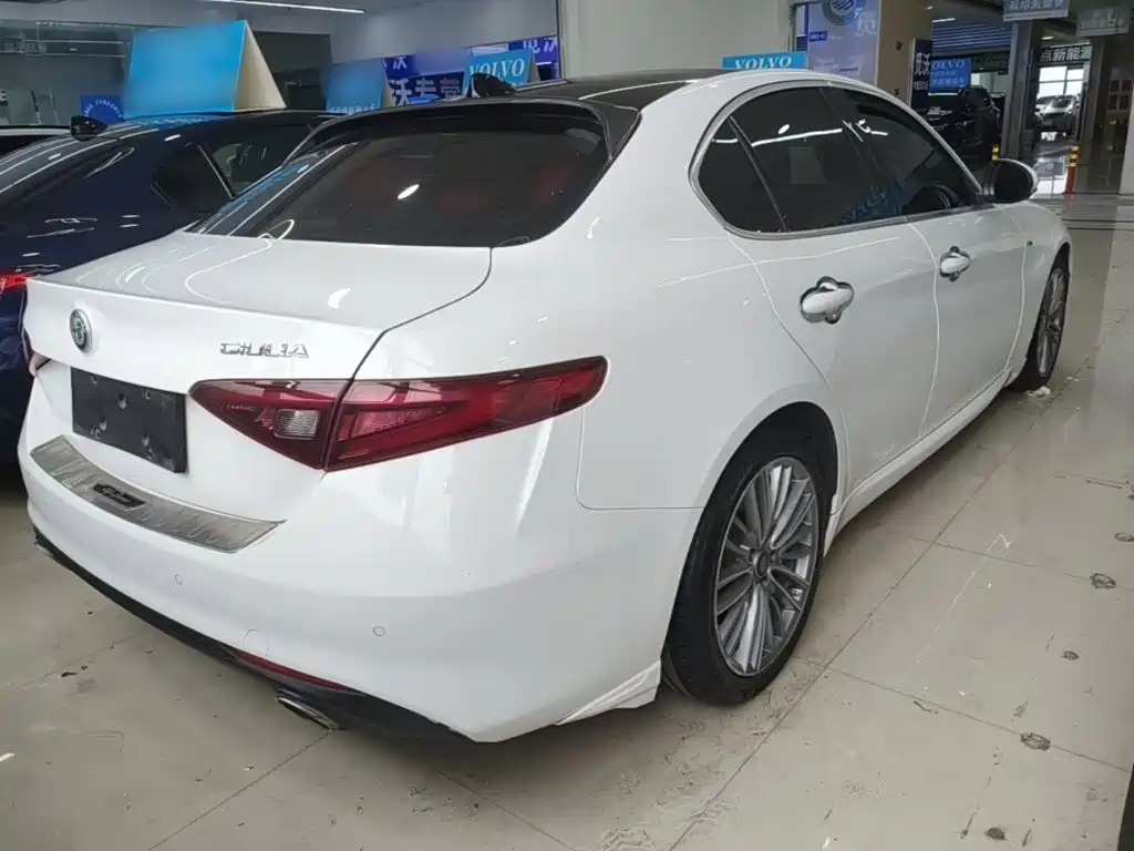 Giulia 2.0 T 280 HP Luxury