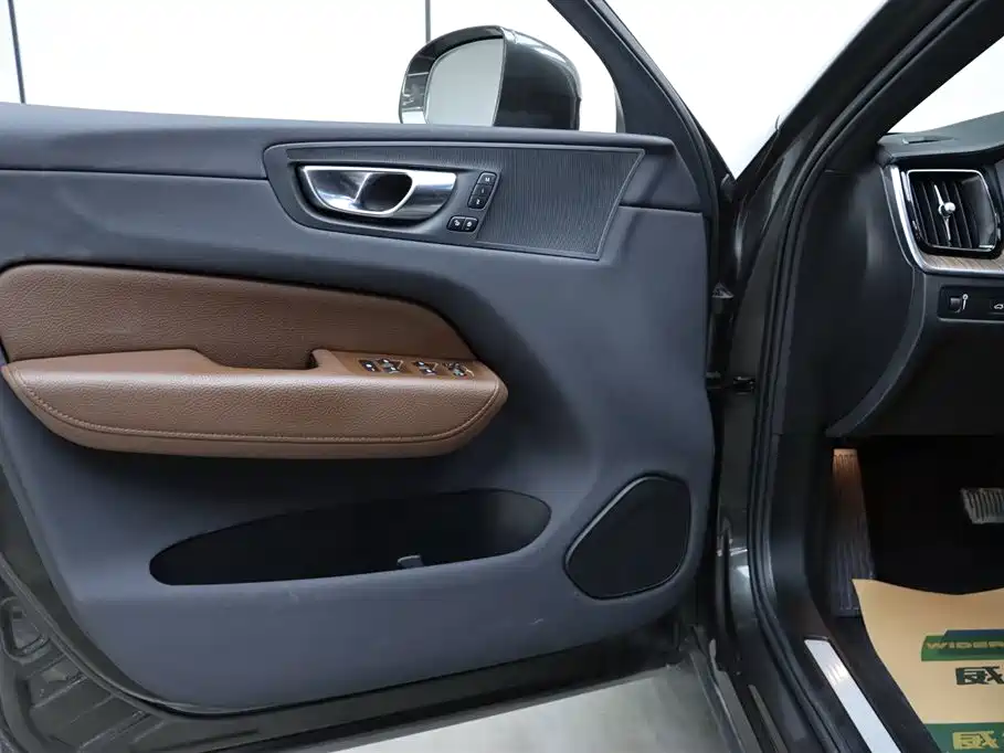 Volvo XC60 B5 4 WD Smart Vision Luxury