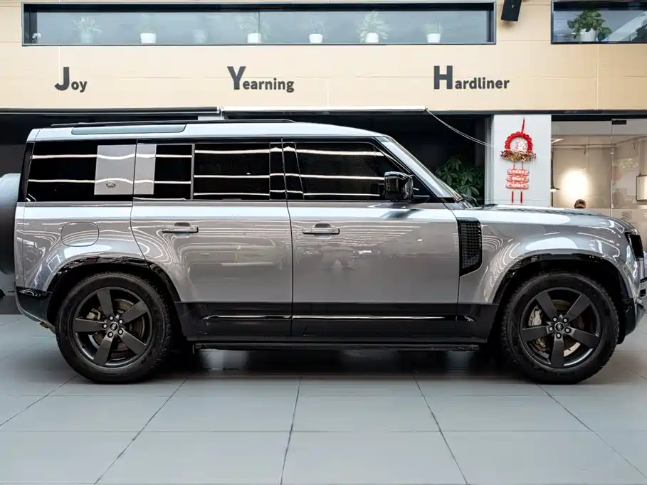 Land Rover Defender 110 P400 X-DYNAMIC HSE