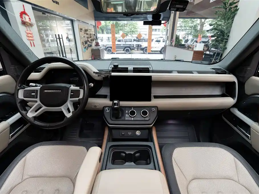 Land Rover Defender 110 P400 X-DYNAMIC HSE