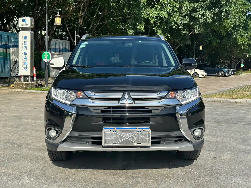 Outlander 2.0 L 2 WD Glory 5-seat