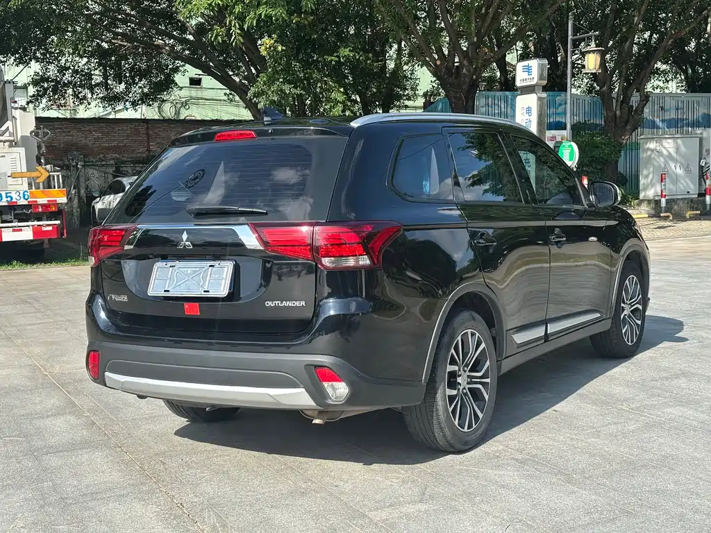 Outlander 2.0 L 2 WD Glory 5-seat