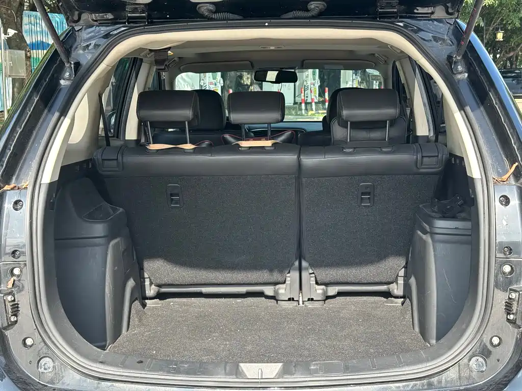 Outlander 2.0 L 2 WD Glory 5-seat