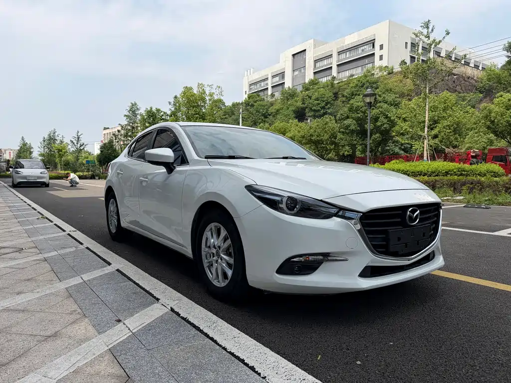 Mazda 3 Axela Sedan 1.5 L Auto Luxury CN-V