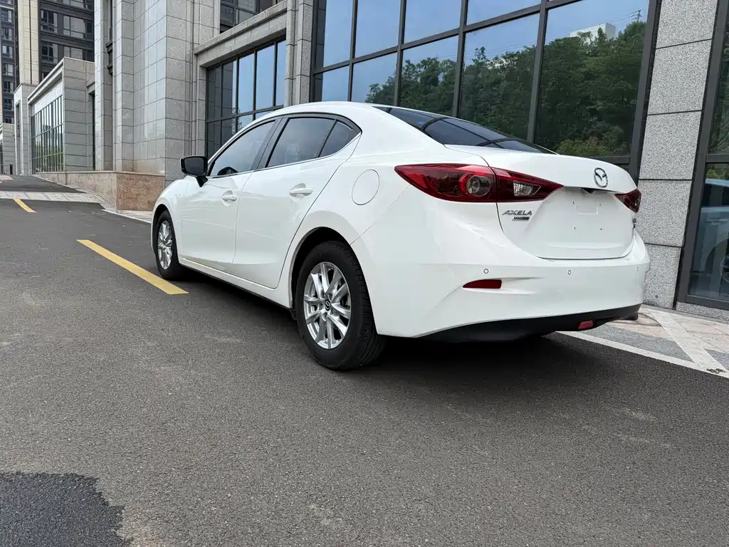 Mazda 3 Axela Sedan 1.5 L Auto Luxury CN-V