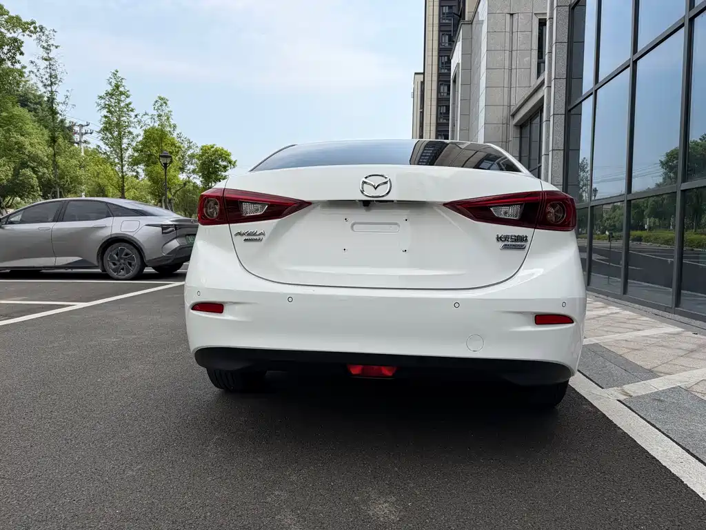 Mazda 3 Axela Sedan 1.5 L Auto Luxury CN-V