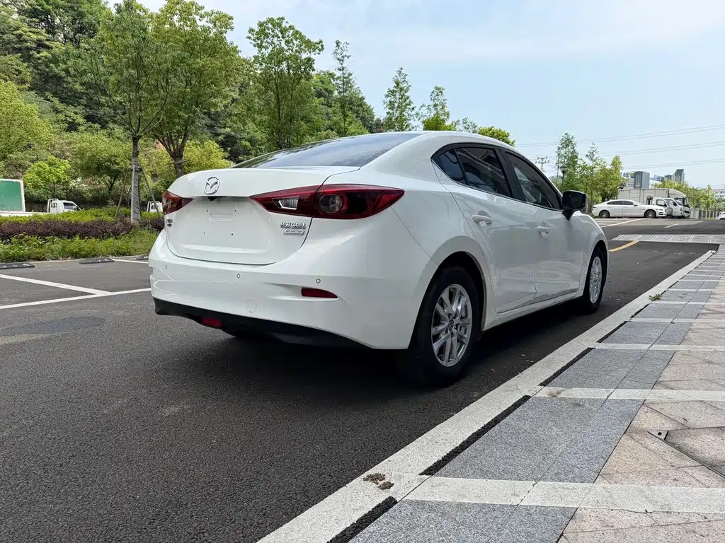 Mazda 3 Axela Sedan 1.5 L Auto Luxury CN-V