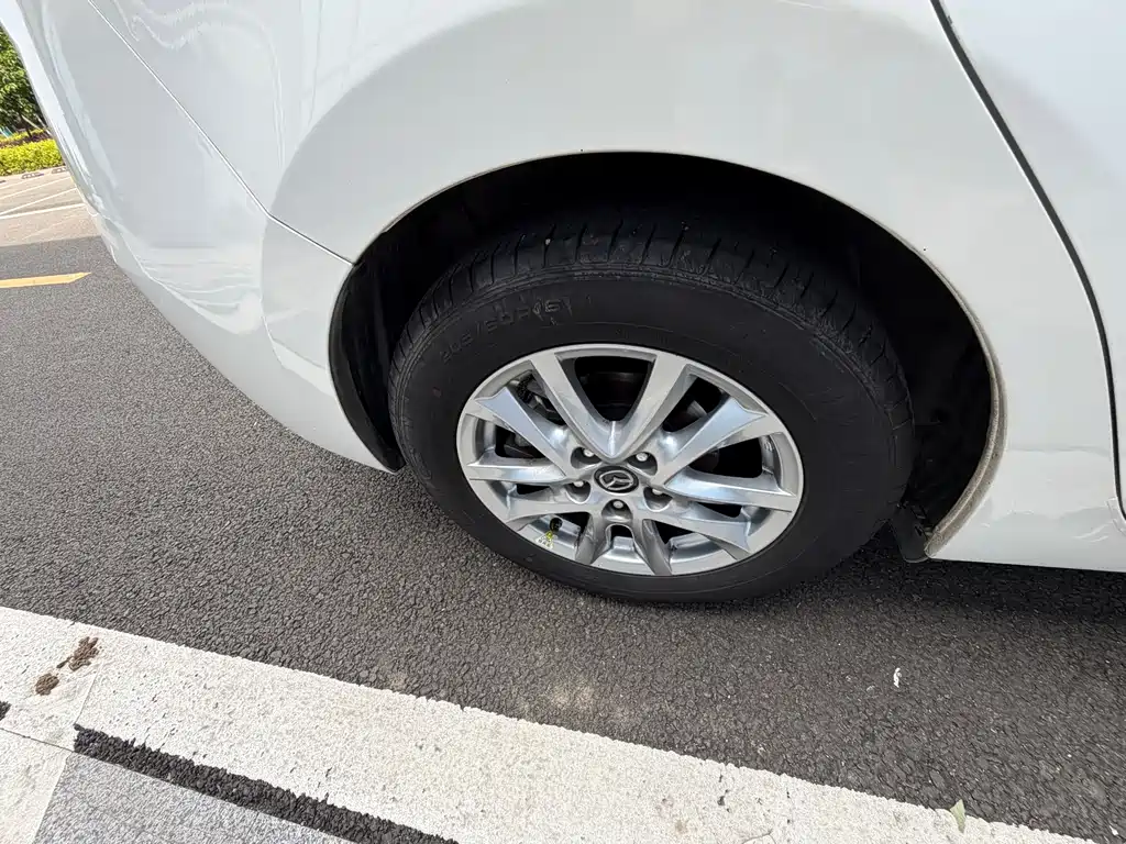 Mazda 3 Axela Sedan 1.5 L Auto Luxury CN-V