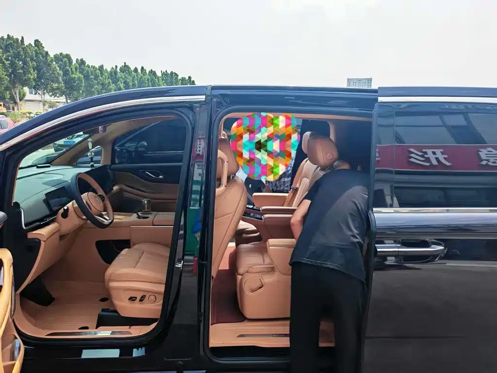 Voyah Dreamer PHEV 4 WD Distinguished Kunpeng
