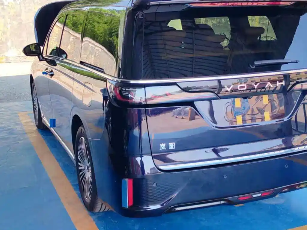 Voyah Dreamer PHEV 4 WD Distinguished Kunpeng