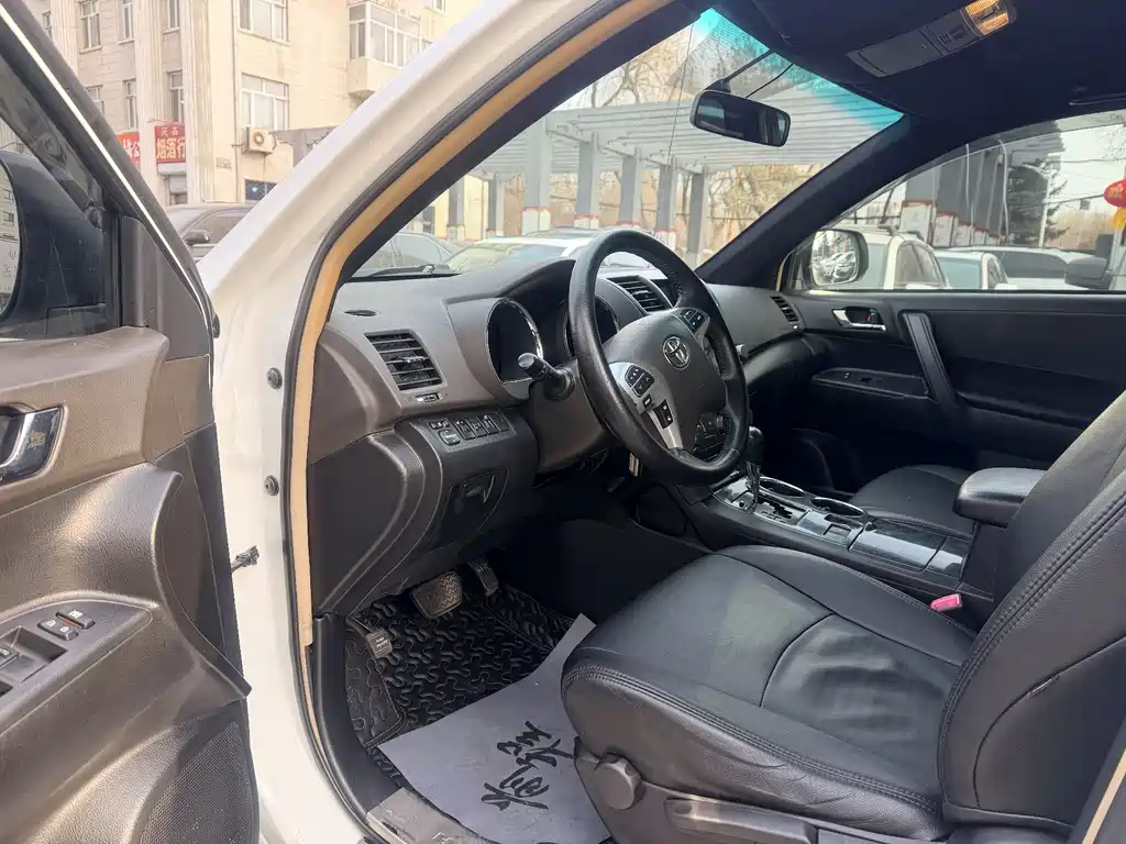 Highlander 2.7 L 2 WD 5-seat Elite