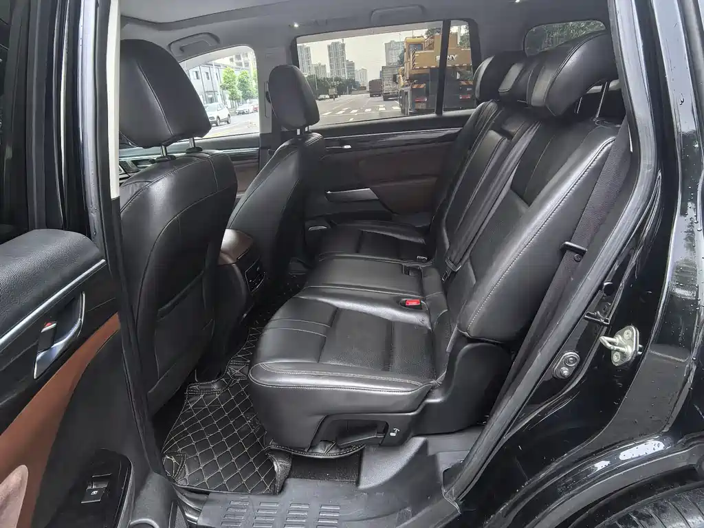 GAC Trumpchi GS8 320 T 2 WD Luxury Connected (7-seat)