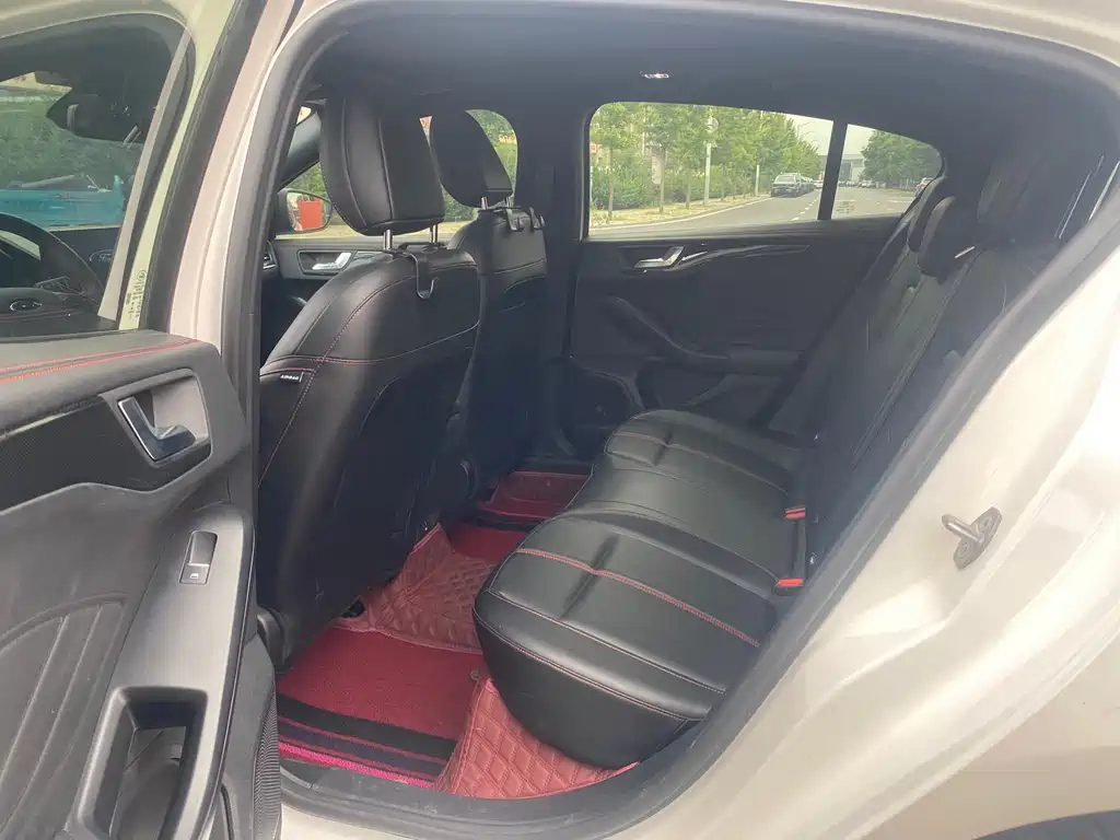 Focus Hatchback EcoBoost 180 Auto ST Line