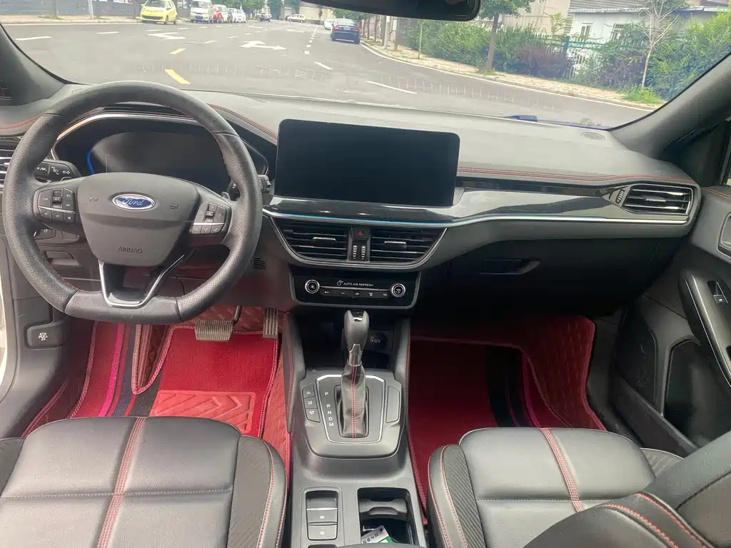 Focus Hatchback EcoBoost 180 Auto ST Line
