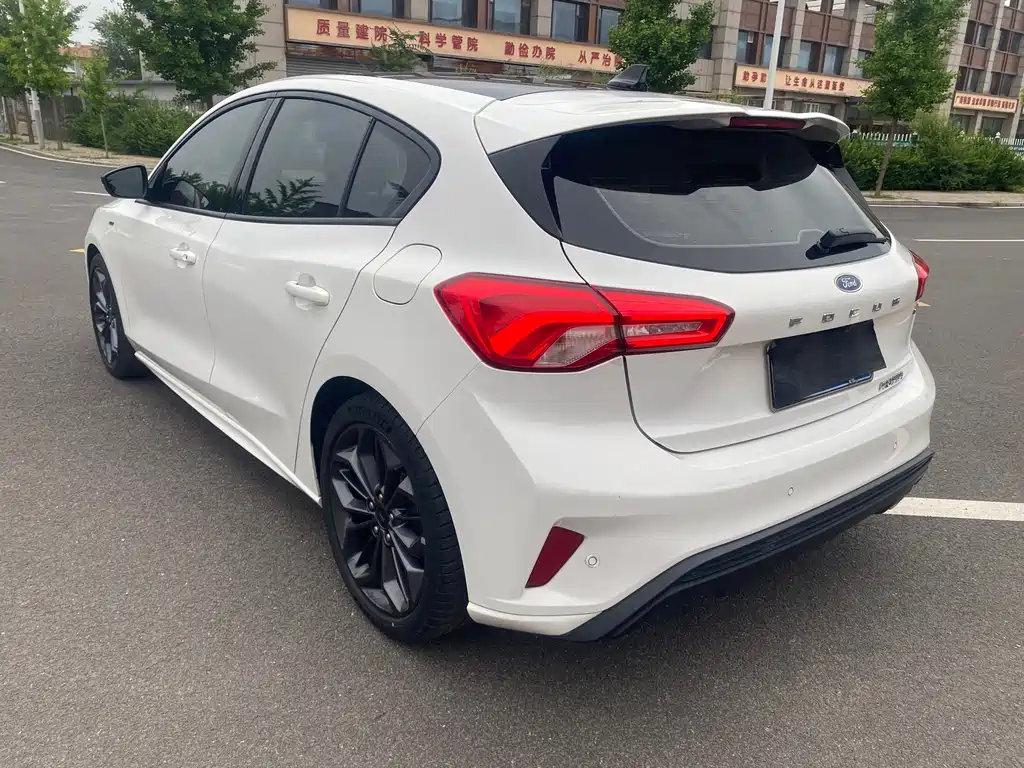 Focus Hatchback EcoBoost 180 Auto ST Line