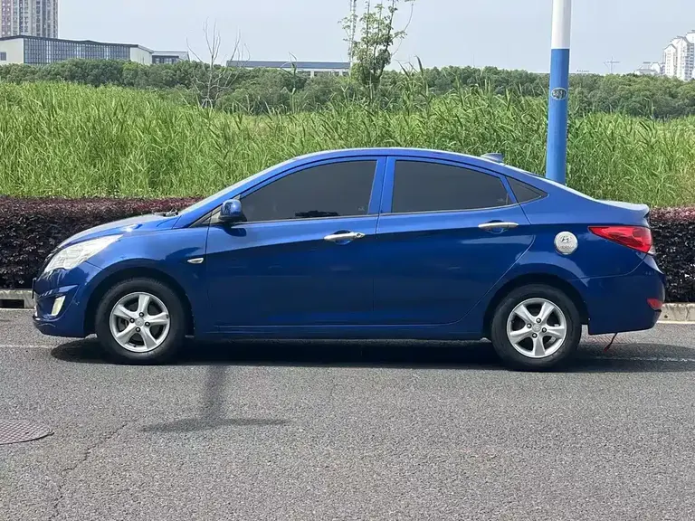 Hyundai Accent 瑞纳 2010款 三厢 1.4 L 自动豪华型GLS