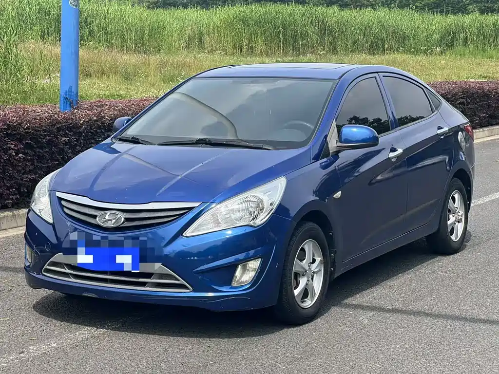 Accent 瑞纳 2010款 三厢 1.4 L 自动豪华型GLS