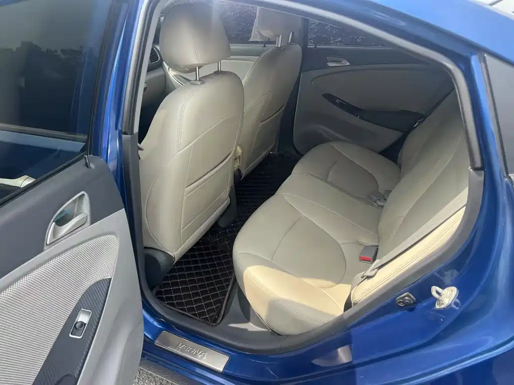 Accent 瑞纳 2010款 三厢 1.4 L 自动豪华型GLS