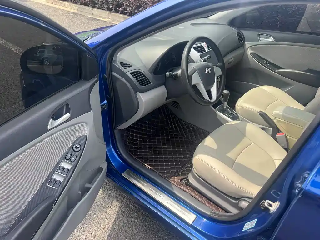 Accent 瑞纳 2010款 三厢 1.4 L 自动豪华型GLS