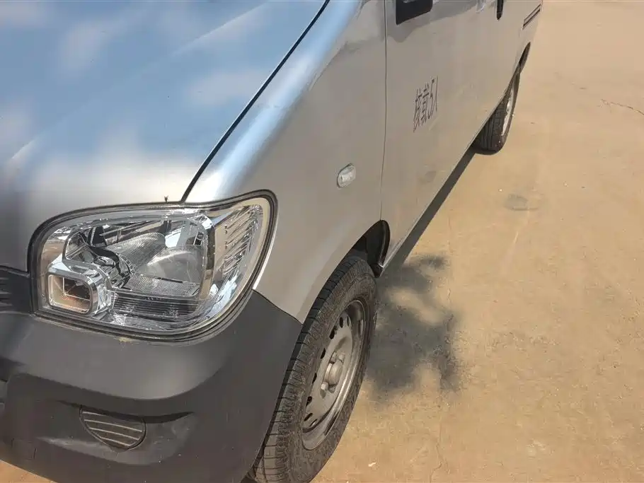 Wuling Zhiguang 1.5 L Utility 5 7-seat