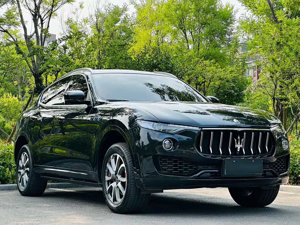 Levante 2.0 T GT Sharp Edge
