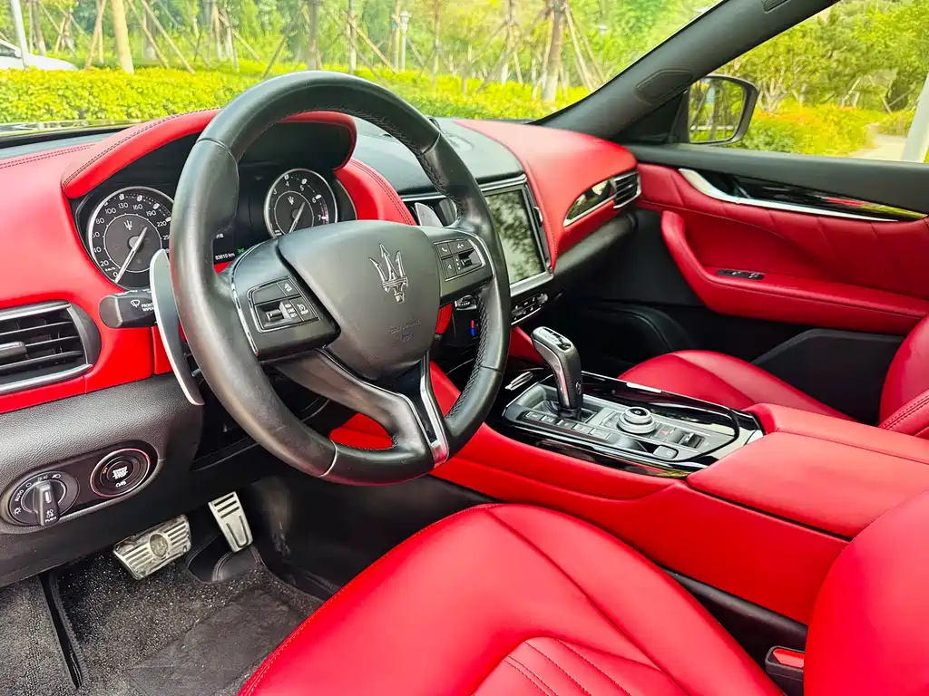Levante 2.0 T GT Sharp Edge