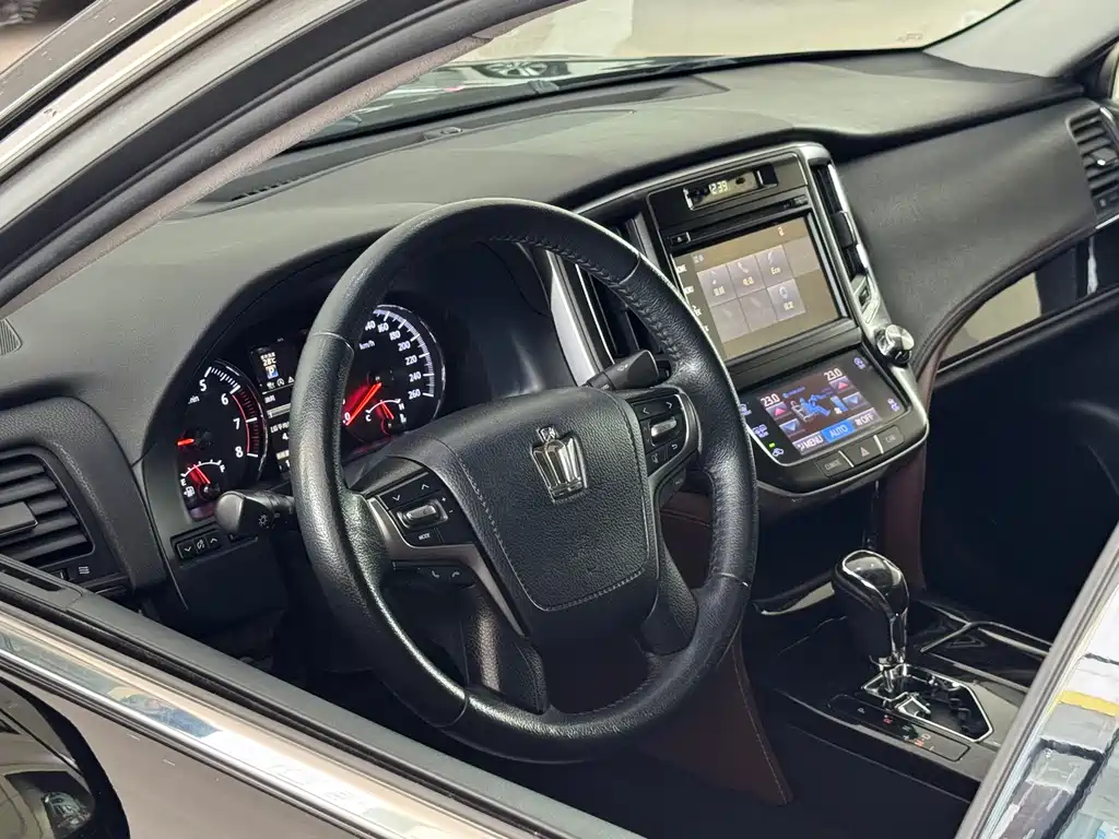 Crown 2.0 T Sport