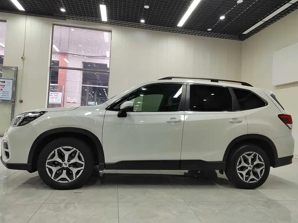 Forester 2.0 i Luxury EyeSight