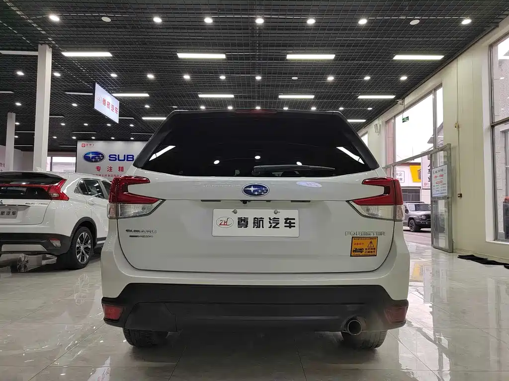 Forester 2.0 i Luxury EyeSight