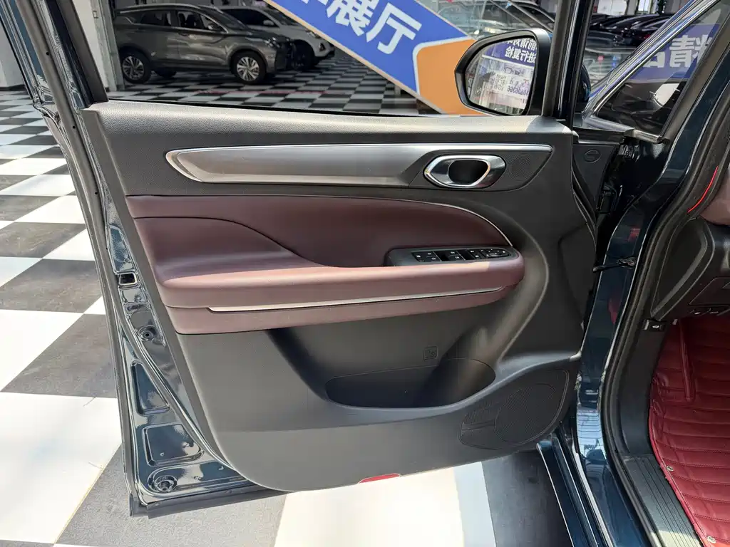 GAC Trumpchi M6 PRO 270 T Auto Premium