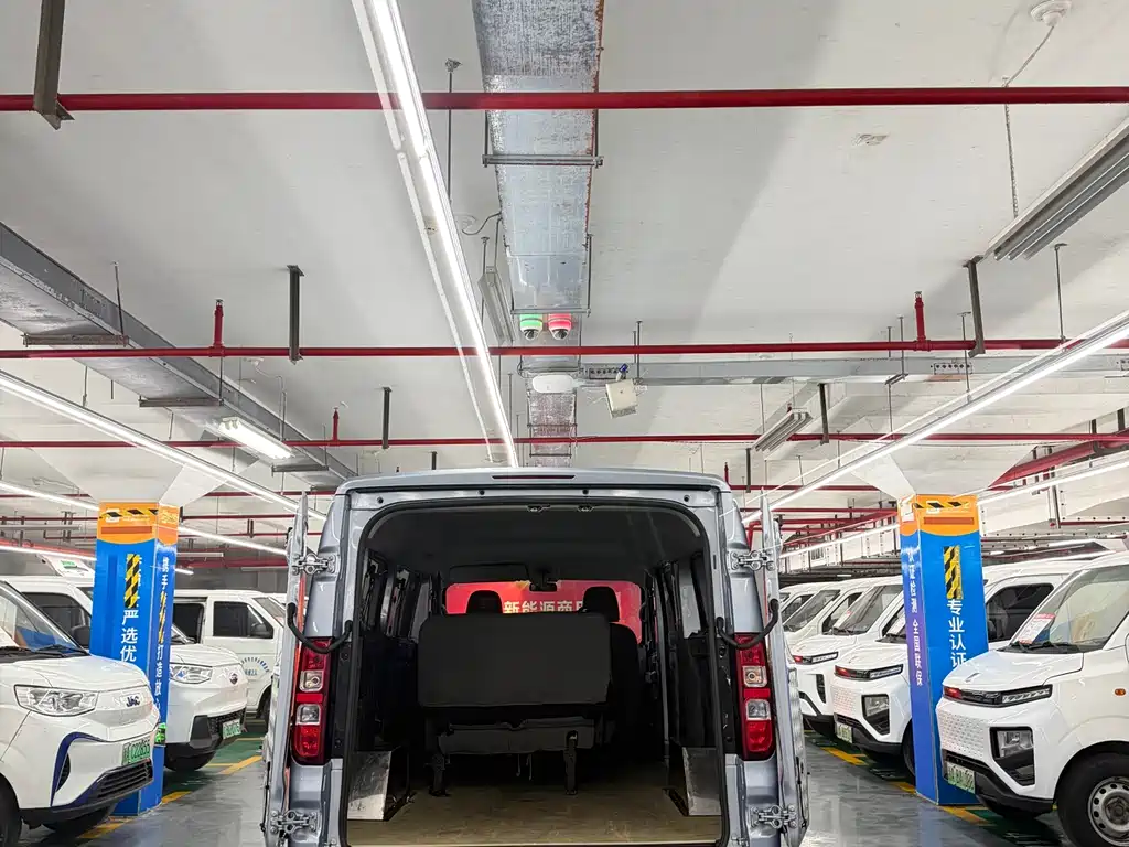 Wuling Yangguang 五菱扬光 2025款 400 km 客车版舒适型