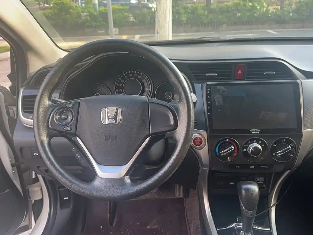 Crider 1.8 L CVT Luxury