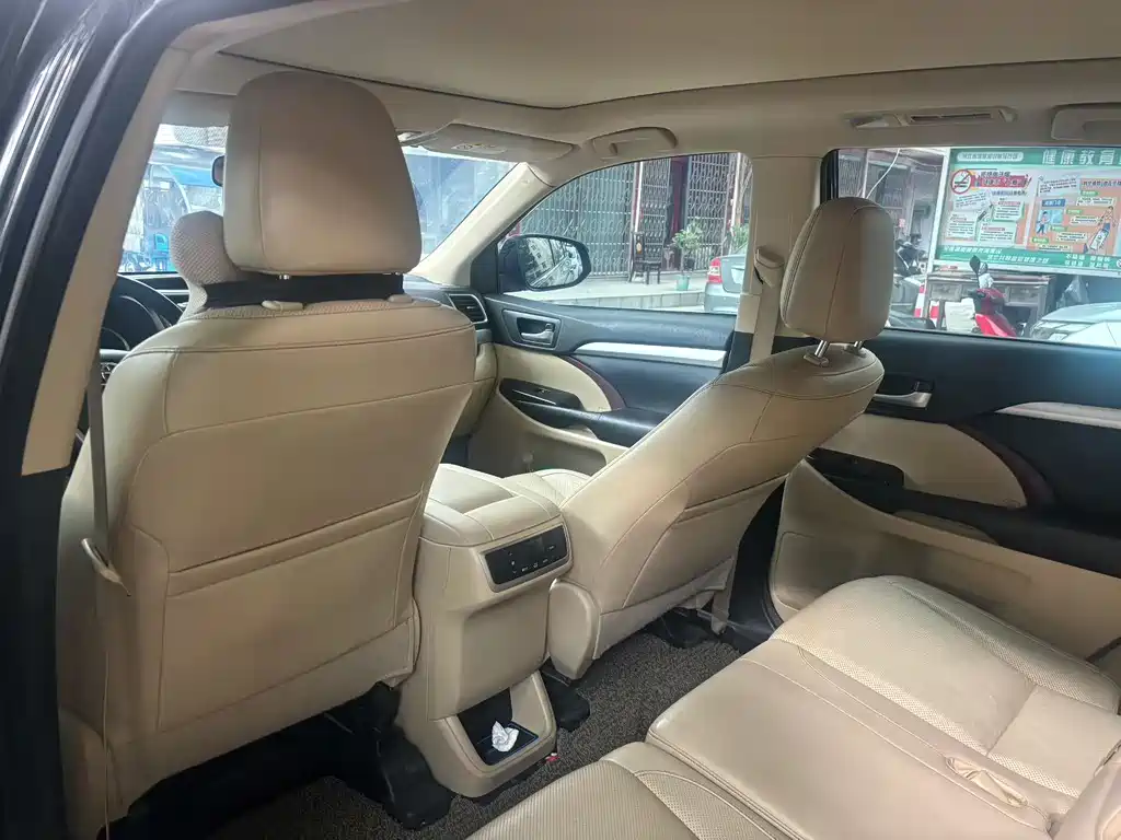 Highlander 2.0 T 4 WD Luxury 7-seat