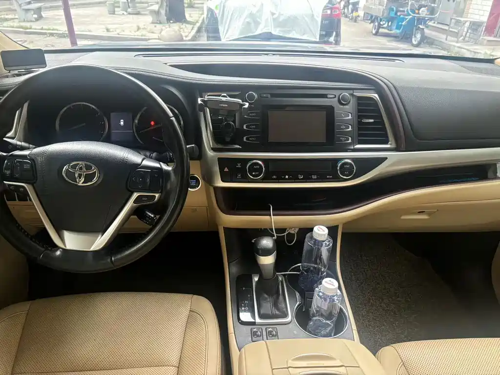 Highlander 2.0 T 4 WD Luxury 7-seat