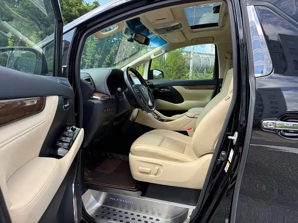 Alphard 3.5 L Distinguished