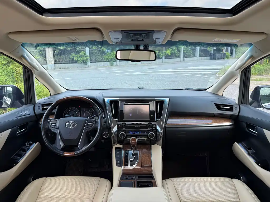 Alphard 3.5 L Distinguished