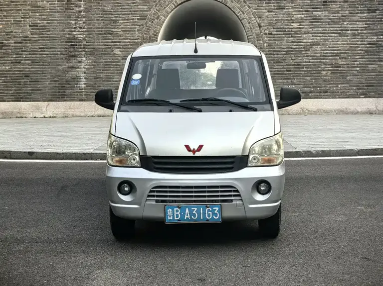 Wuling Zhiguang 五菱之光 2010款 1.0 L新版实用型短车身
