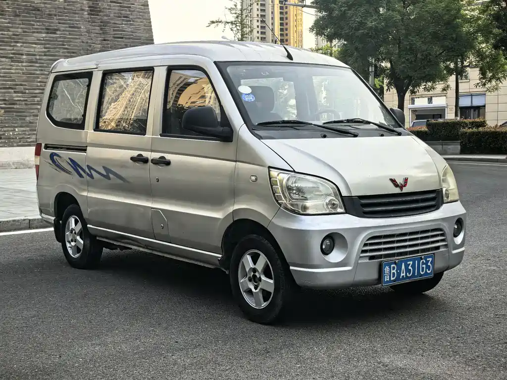 Wuling Zhiguang 五菱之光 2010款 1.0 L新版实用型短车身