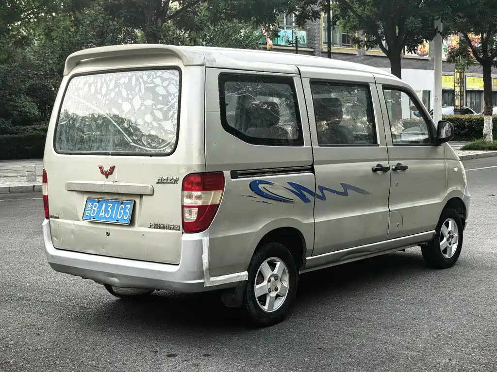 Wuling Zhiguang 五菱之光 2010款 1.0 L新版实用型短车身