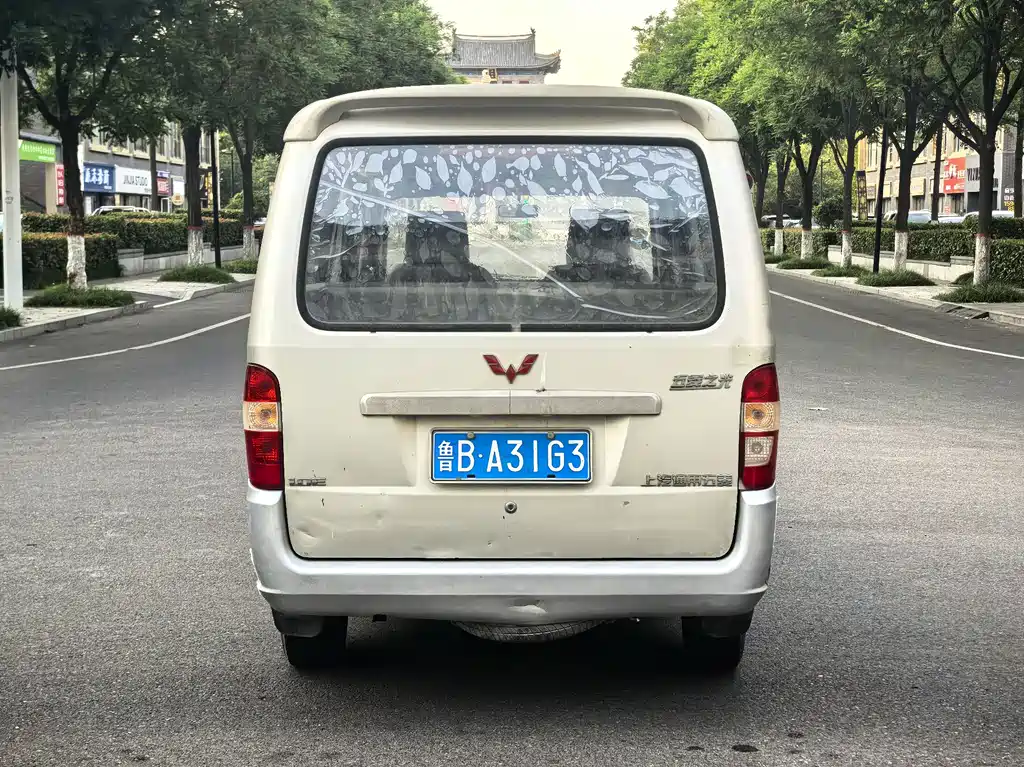 Wuling Zhiguang 五菱之光 2010款 1.0 L新版实用型短车身