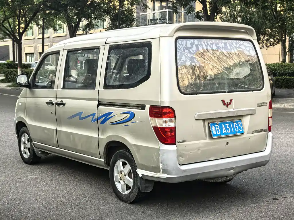Wuling Zhiguang 五菱之光 2010款 1.0 L新版实用型短车身