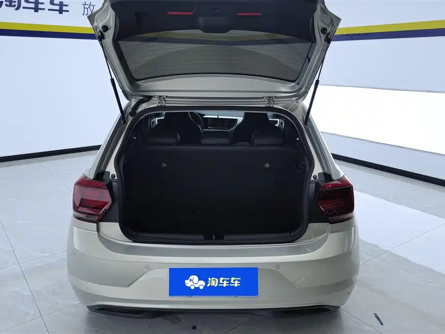 Polo Plus 1.5 L Auto Colorful Tech