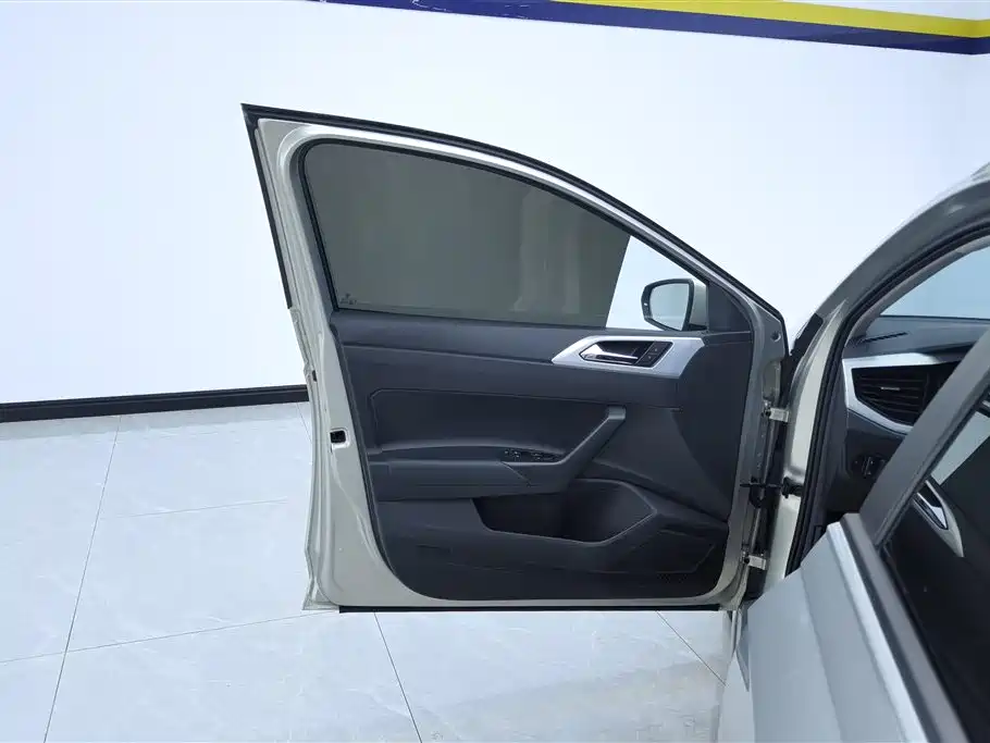 Polo Plus 1.5 L Auto Colorful Tech