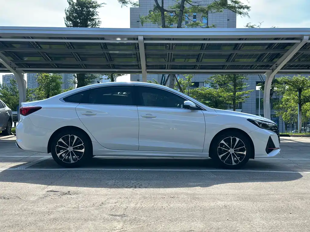 Eado PLUS Blue Whale NE 1.4 T GDI DCT Flagship